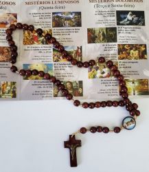 Terço de Madeira Nossa Senhora de Fátima com Folheto - Artigo Religioso